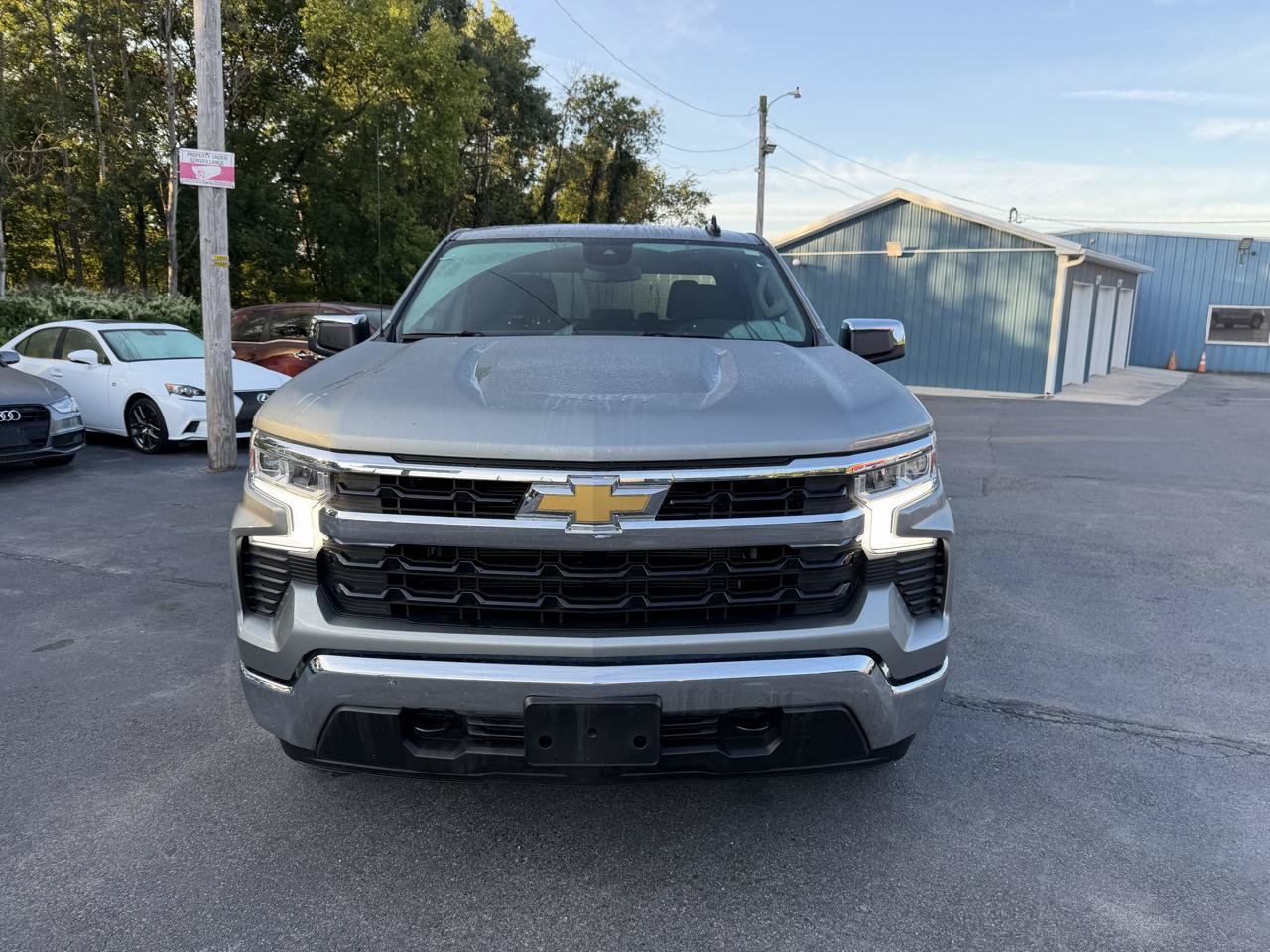 Used 2023 Chevrolet Silverado 1500 LT w/ Z71 Off-Road Package AWD/4WD image 2