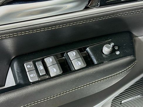 Used 2023 Jeep Wagoneer L Series III w/ Preferred Equipment Group image 19