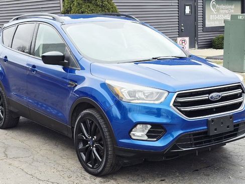 Used 2018 Ford Escape SE w/ SE SYNC Package image 8