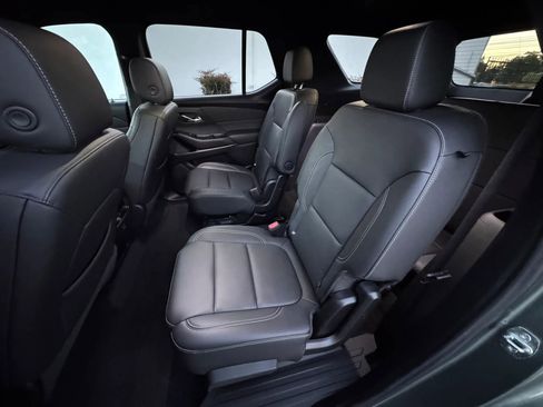 Used 2022 Chevrolet Traverse LT w/ LPO, Floor Liner Package FWD image 18