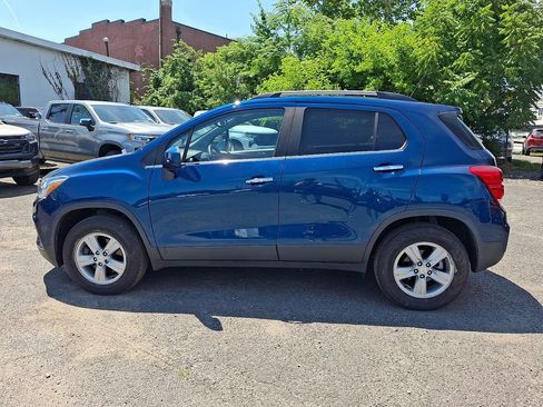 Certified 2020 Chevrolet Trax LT w/ LT Convenience Package AWD/4WD image 4