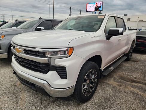 Used 2024 Chevrolet Silverado 1500 LT image 3