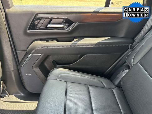 Used 2025 GMC Yukon Denali AWD/4WD image 18