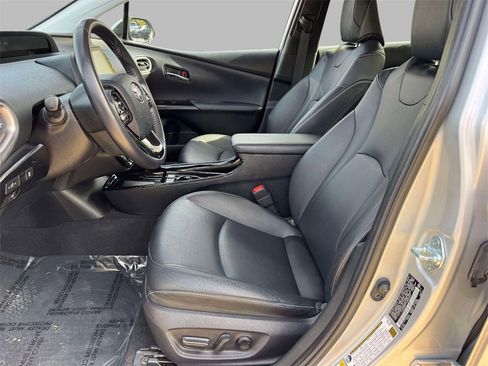 Used 2022 Toyota Prius Prime XLE image 2