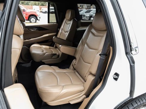 Used 2019 Cadillac Escalade Platinum AWD/4WD image 49