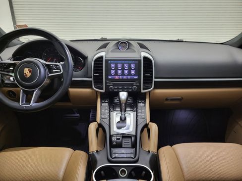 Used 2018 Porsche Cayenne Platinum Edition image 50