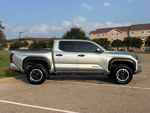 Used 2025 Toyota Tacoma TRD Off-Road image 5