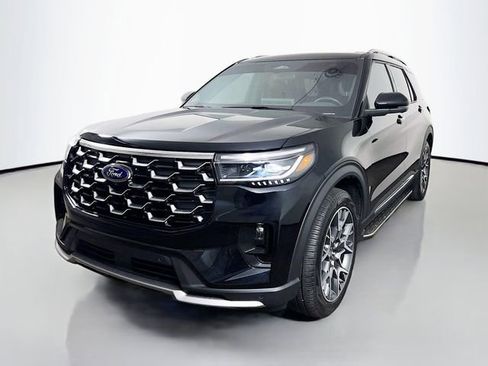 Used 2025 Ford Explorer Platinum w/ Ultimate Package image 5