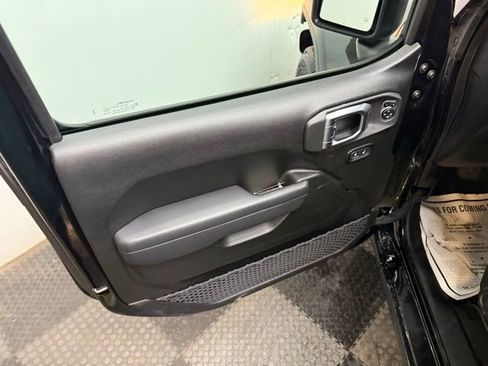 Used 2023 Jeep Gladiator Sport image 28