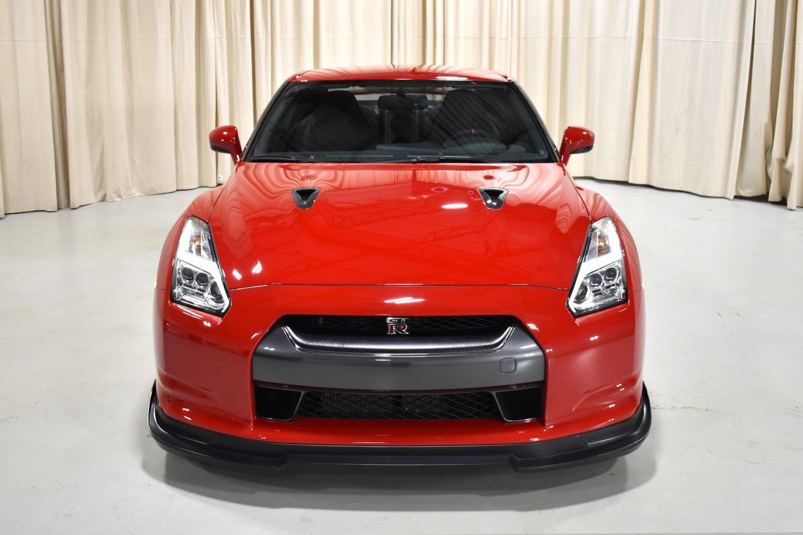 Used 2009 Nissan GT-R Premium AWD/4WD image 2