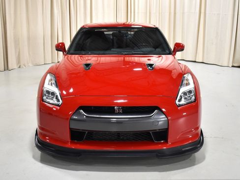 Used 2009 Nissan GT-R Premium AWD/4WD image 2