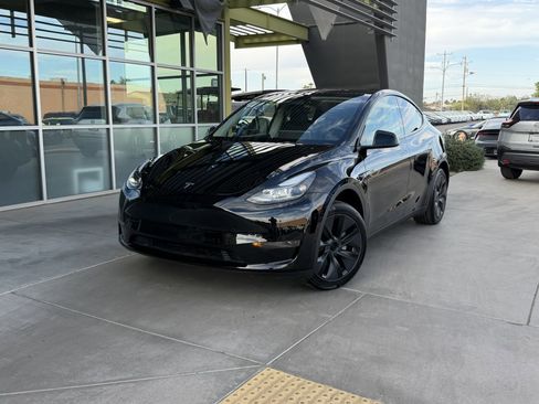 Used 2024 Tesla Model Y 2WD image 2