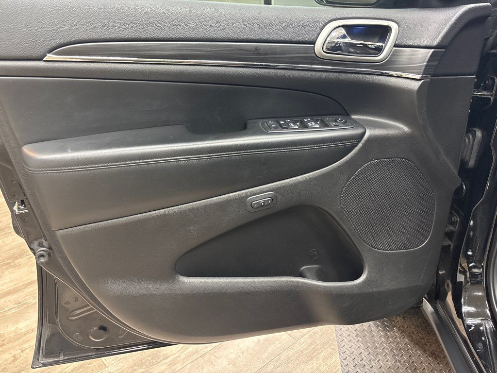 Used 2019 Jeep Grand Cherokee Limited RWD image 16