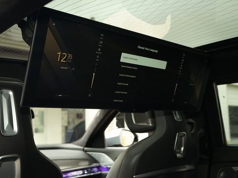 Used 2023 BMW 760i xDrive image 25