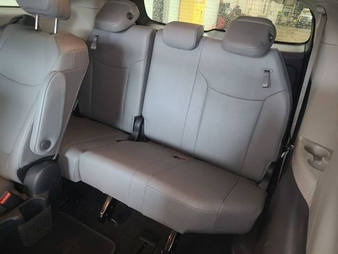 Used 2023 Toyota Sienna XLE AWD/4WD image 6