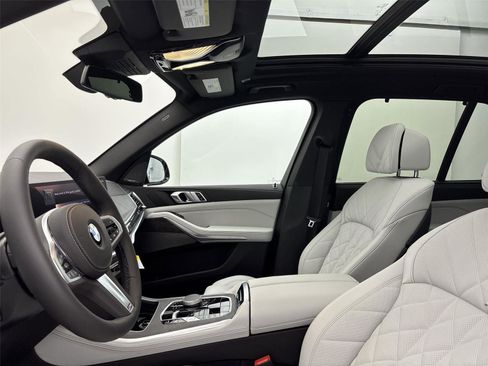 New 2026 BMW X5 xDrive40i w/ M Sport Package image 24