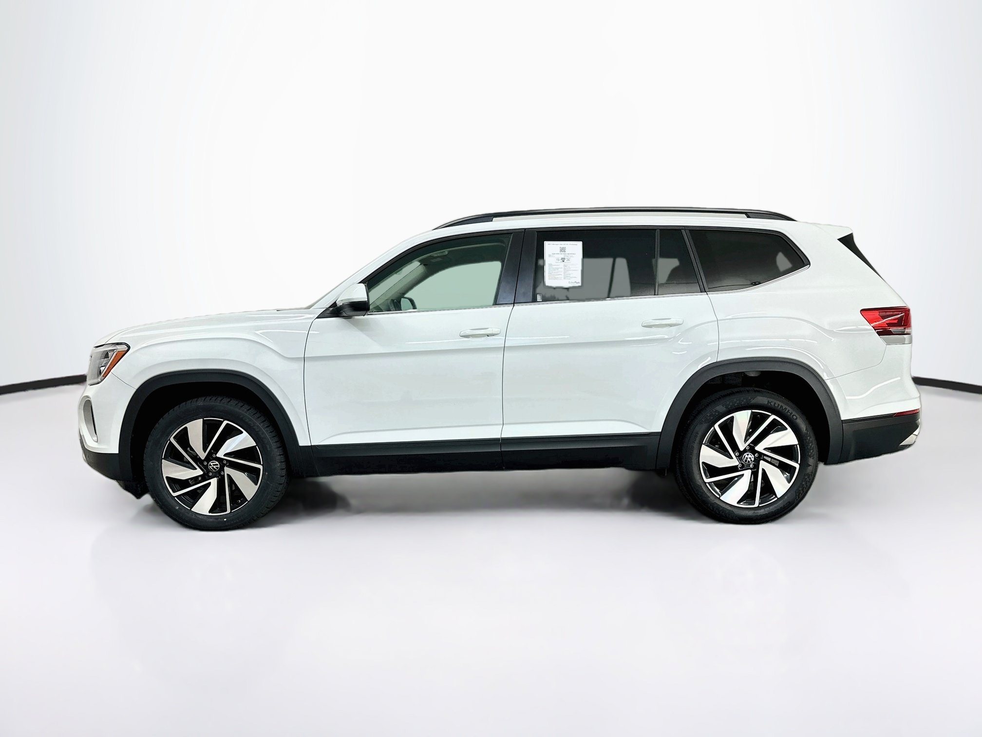 Used 2025 Volkswagen Atlas SE AWD/4WD image 4
