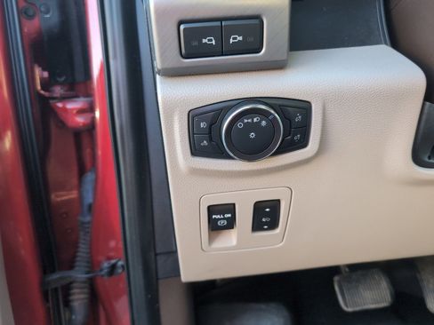 Used 2019 Ford F150 Limited image 12