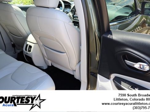 Used 2019 Jeep Cherokee Limited w/ Luxury Group AWD/4WD image 31