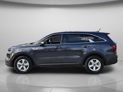 Used 2023 Kia Sorento LX image 4