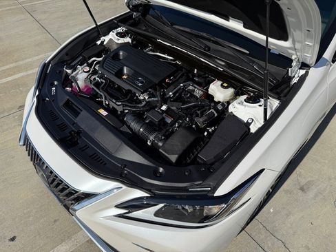 Certified 2025 Lexus ES 300h w/ Premium Package image 6