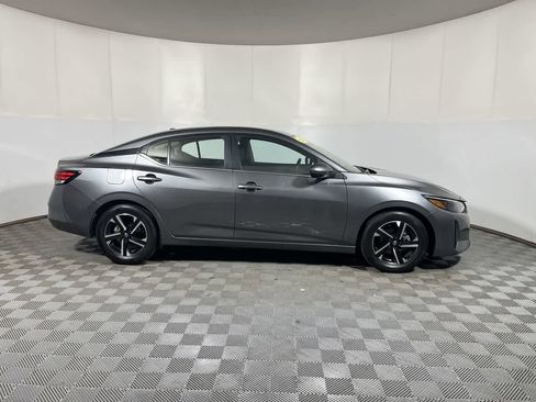 Used 2025 Nissan Sentra SV image 9