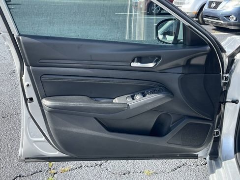 Used 2019 Nissan Altima 2.5 S FWD image 11