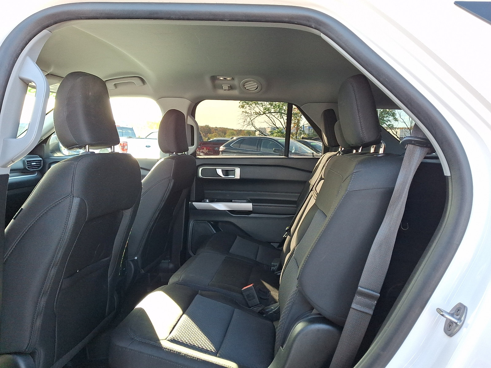 Used 2023 Ford Explorer XLT AWD/4WD image 11