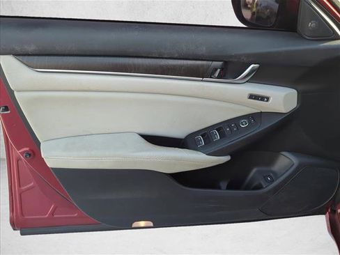 Used 2018 Honda Accord Touring image 10