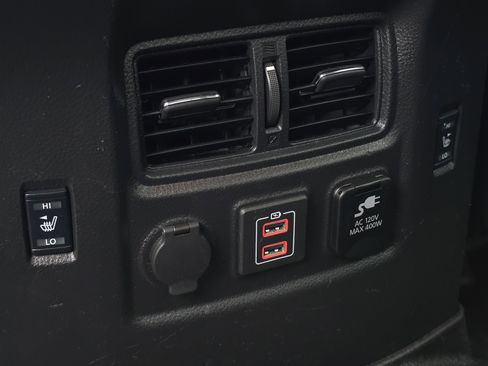 Used 2019 Nissan Titan Platinum Reserve w/ Platinum Utility Package image 31