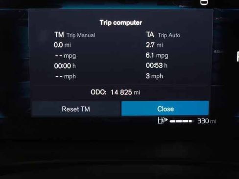 Certified 2025 Volvo XC40 B5 Core image 22