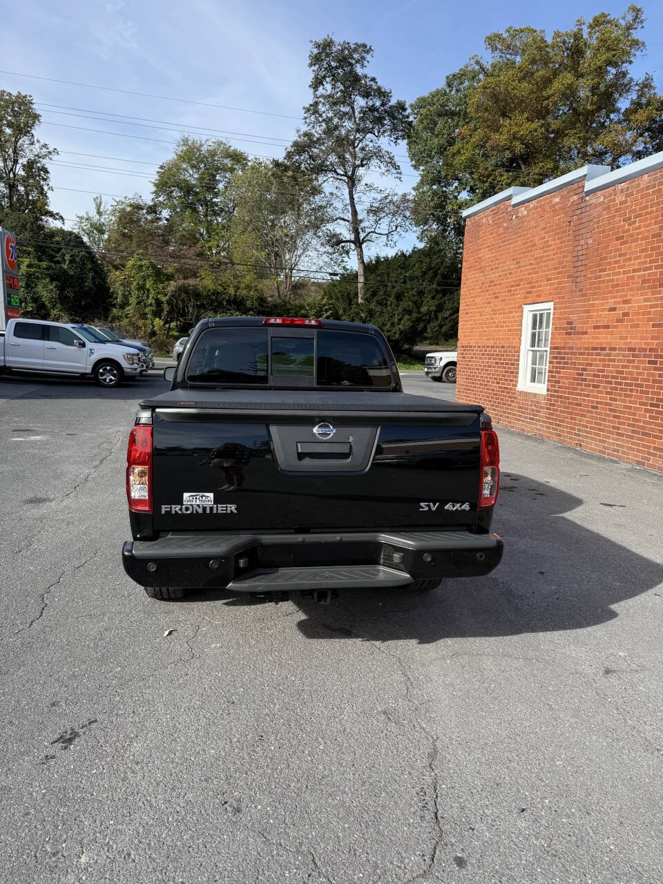 Used 2020 Nissan Frontier SV AWD/4WD image 3