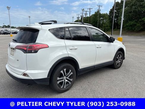 Used 2018 Toyota RAV4 LE FWD image 7