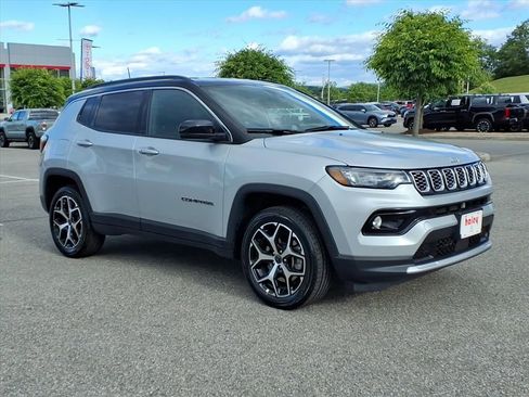 Used 2025 Jeep Compass Limited AWD/4WD image 2