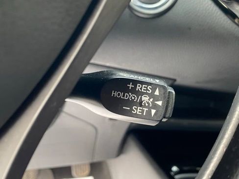 Used 2022 Toyota C-HR XLE image 45