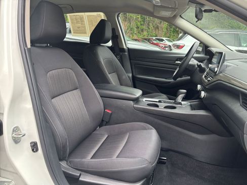 Used 2025 Nissan Altima 2.5 SV FWD image 28