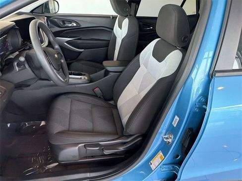 Certified 2025 Chevrolet Trax LS image 20
