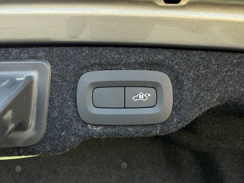 Used 2019 Volvo S60 T5 Momentum w/ Premium Package image 15