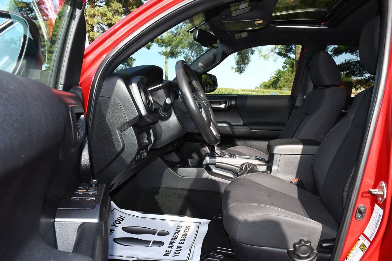 Used 2017 Toyota Tacoma TRD Sport w/ Premium & Technology Package AWD/4WD image 11