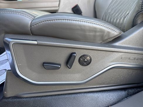 Used 2025 Ford F350 Platinum w/ Platinum Plus Package image 36