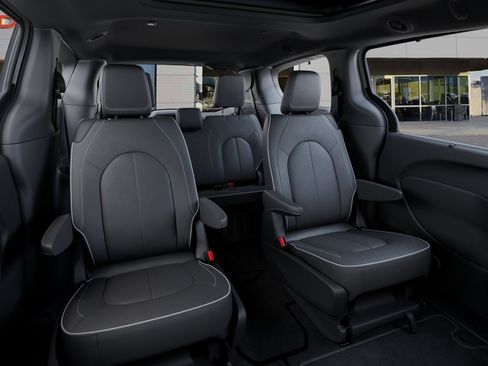 New 2026 Chrysler Pacifica Limited image 15