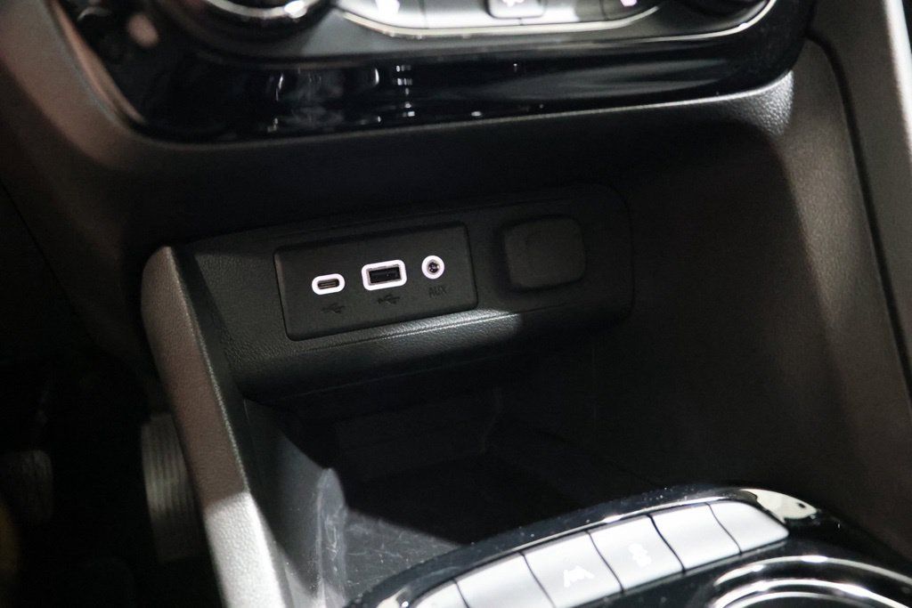 Used 2023 Buick Encore GX Preferred w/ Cold Weather Comfort Package FWD image 27
