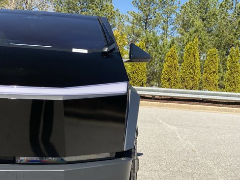 Used 2024 Tesla Cybertruck AWD Crew Cab image 51