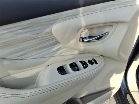 Used 2015 Nissan Murano SV w/ Premium Package image 3