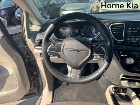 Used 2021 Chrysler Pacifica Touring w/ Cold Weather Group AWD/4WD image 16