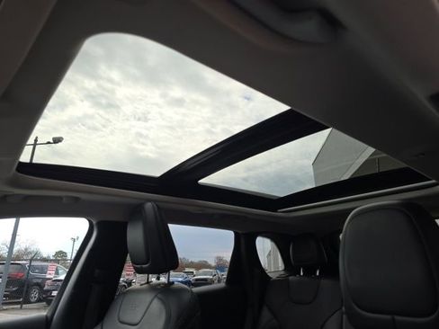 Used 2019 Jeep Cherokee Limited image 27