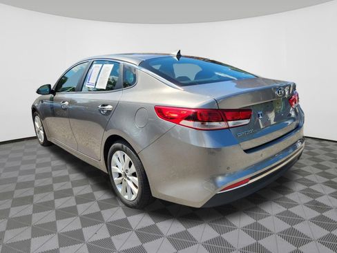 Used 2018 Kia Optima LX w/ 17" Alloy Wheels Package FWD image 3