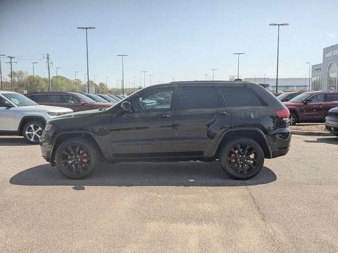Used 2018 Jeep Grand Cherokee Altitude image 2