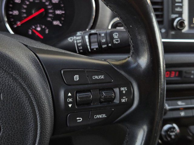 Used 2017 Kia Sedona LX w/ LX Essentials Premium Package FWD image 27