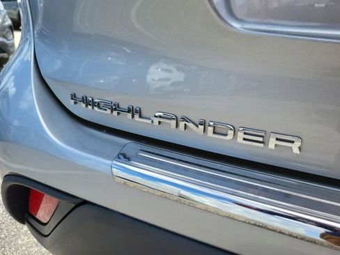 Used 2022 Toyota Highlander XLE image 5